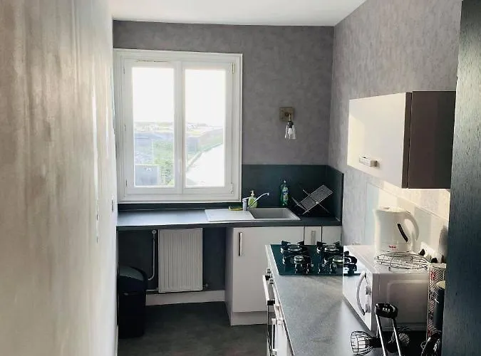 La Rotonde Vue Sur *