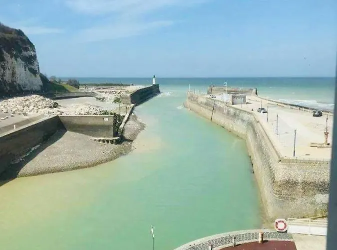 La Rotonde Vue Sur *